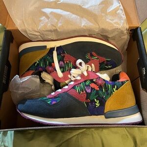 Women’s Inkkas shoes size 8